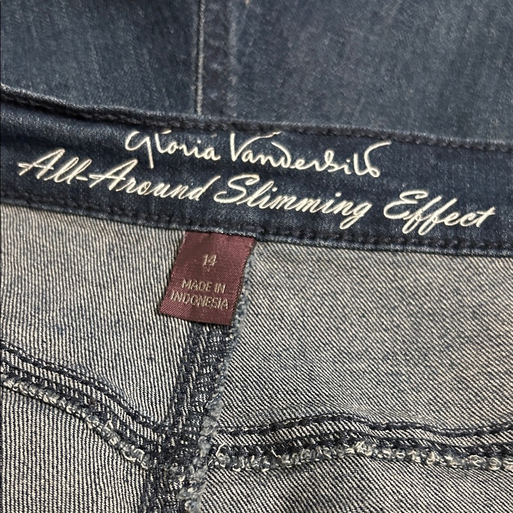 Gloria Vanderbilt Denim Blue Floral Shorts - Picture 6 of 9